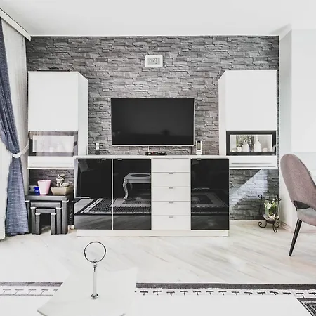 Haus Mit 4 Schlafzimmern, 2 Baeder Und Garten * Hannover