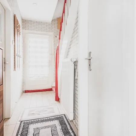 Spacious 4-Bedroom House With 2 Bathrooms And Garden Near Hannover Exhibition Center 度假居 汉诺威