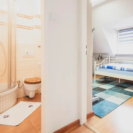 度假居 Spacious 4-Bedroom House With 2 Bathrooms And Garden Near Hannover Exhibition Center 汉诺威