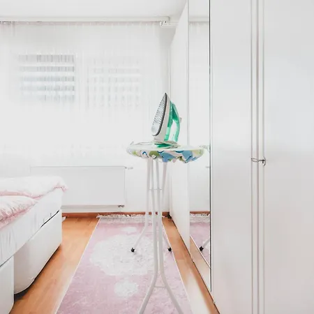 Nyaraló Haus Mit 4 Schlafzimmern, 2 Baeder Und Garten
